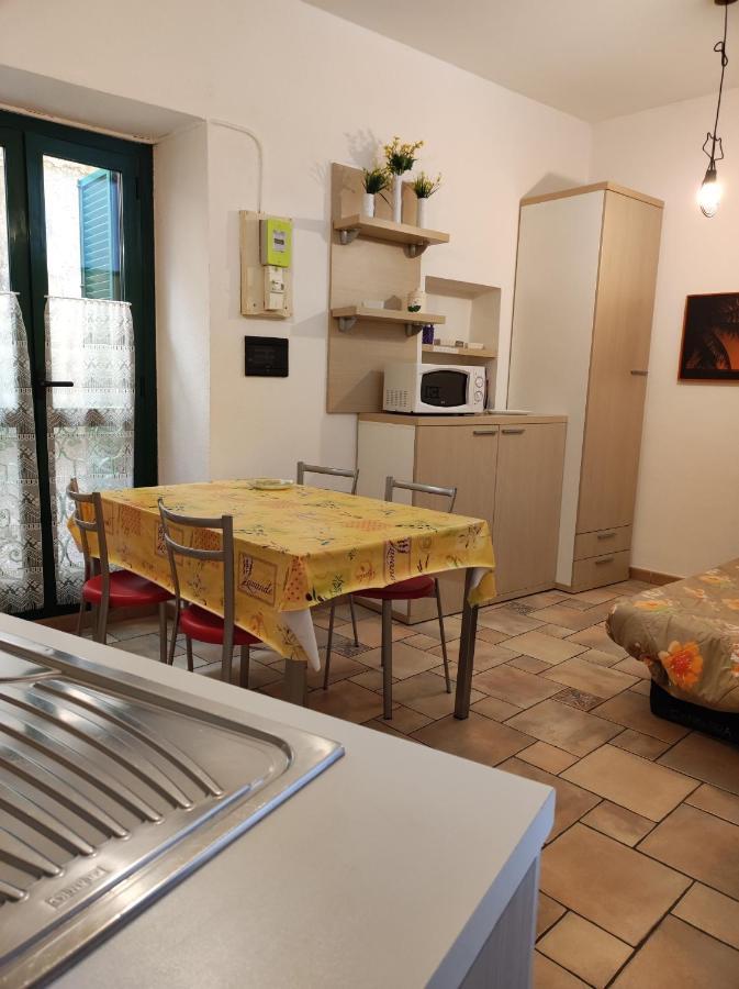 Bilocale Nella Vecchia Citta' Di Mentone Apartamento Exterior foto